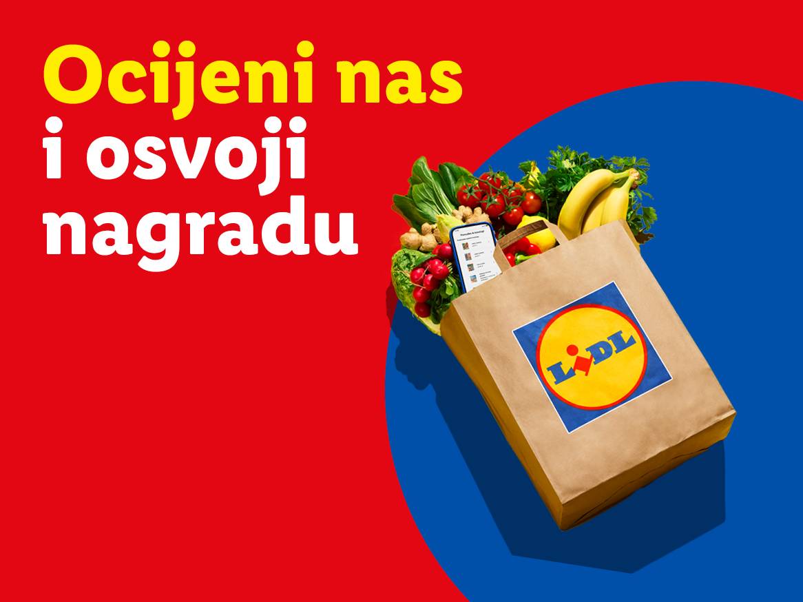 Papirnata vrećica puna svježeg voća i povrća s natpisom 'Ocijeni nas i osvoji nagradu'.