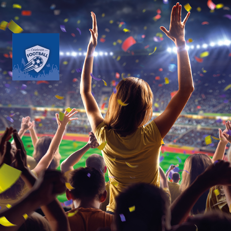 Navijači na nogometnom stadionu s konfetima i logotipom 'Celebrate Football'.