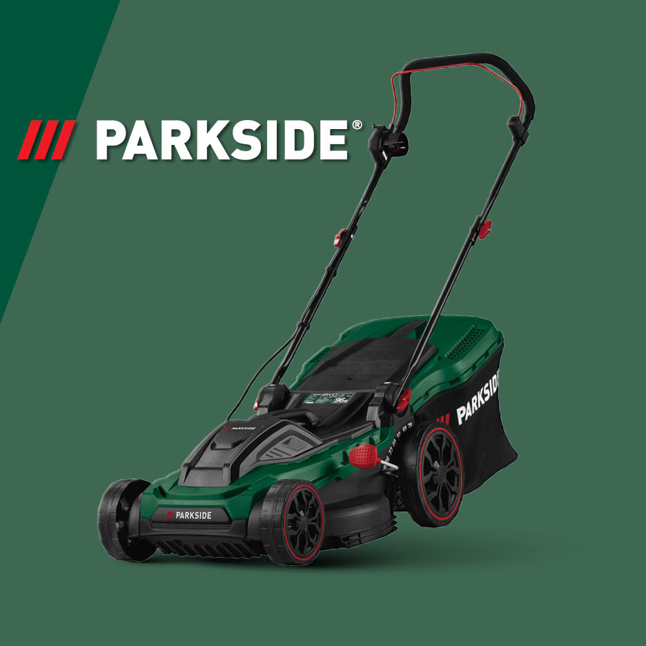 Zelena kosilica za travu s crnim kotačima i crvenim detaljima, s logotipom u gornjem lijevom kutu.