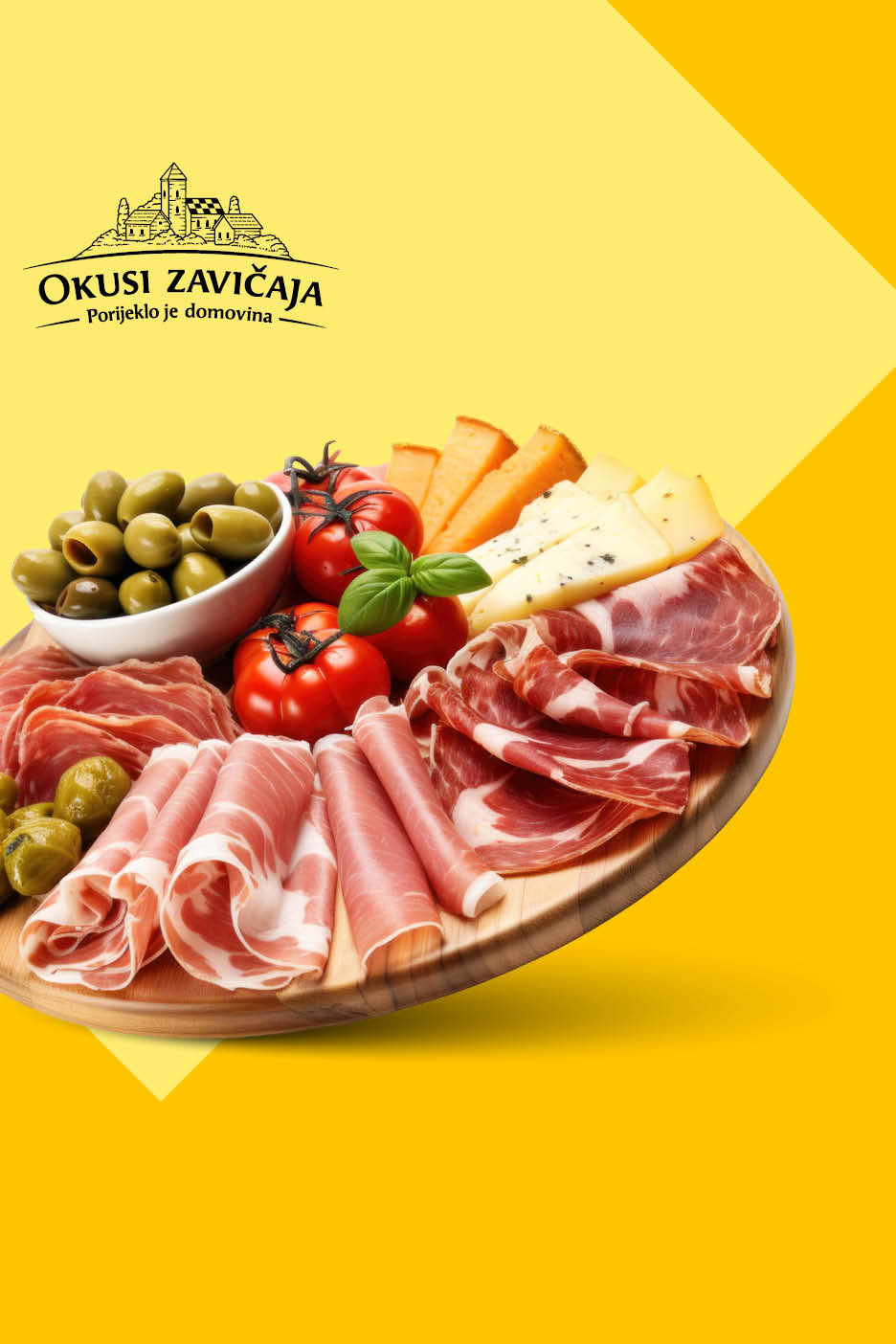 Pladanj s maslinama, rajčicama, sirom i suhomesnatim proizvodima, s logotipom Okusi zavičaja.