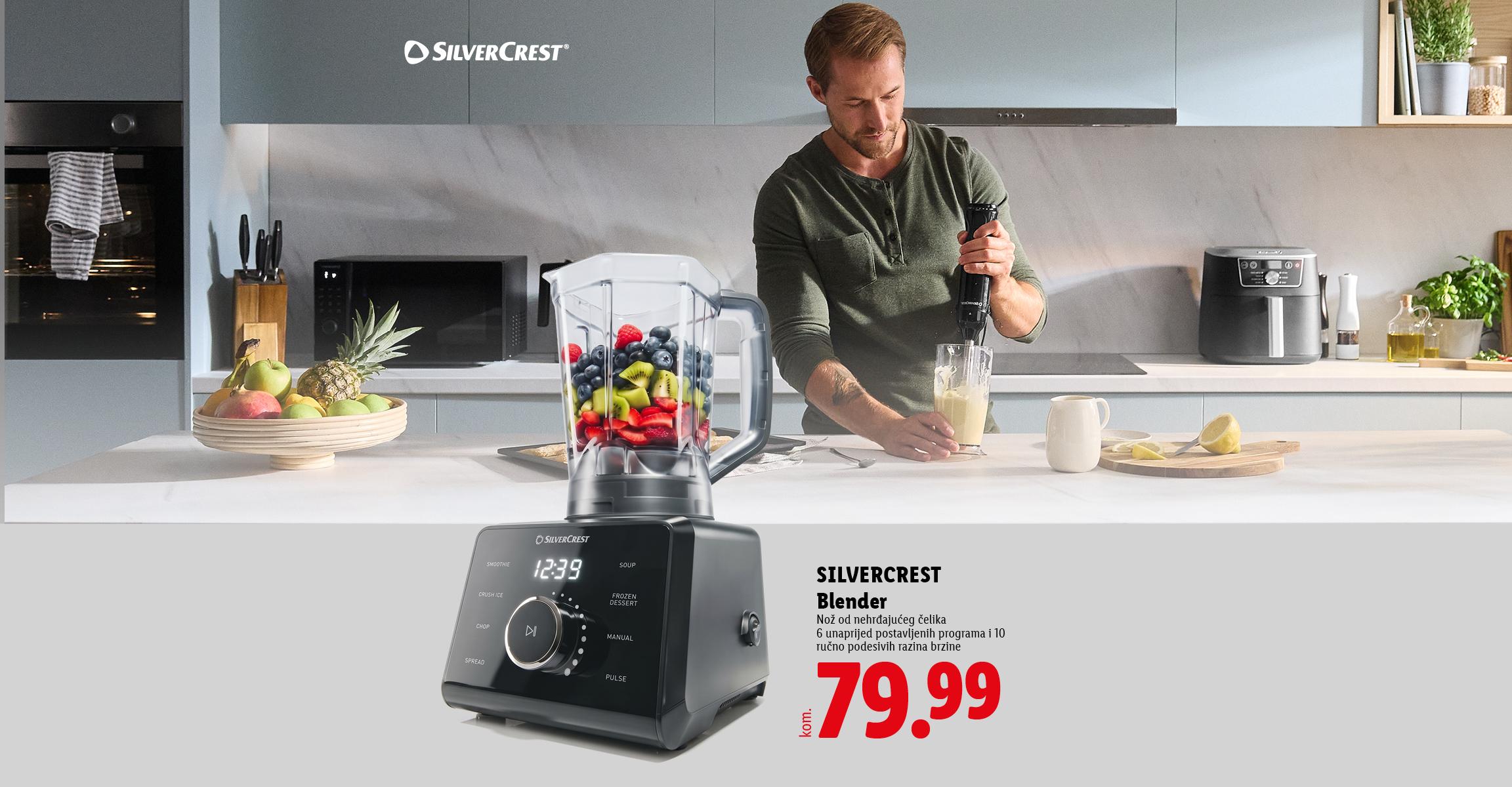 Crni kuhinjski blender s posudom punom voća i prikazom cijene.