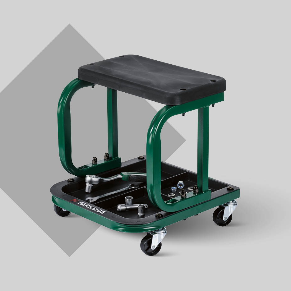 Zelena radna stolica na kotačima s crnim sjedalom i ladicom za alat.