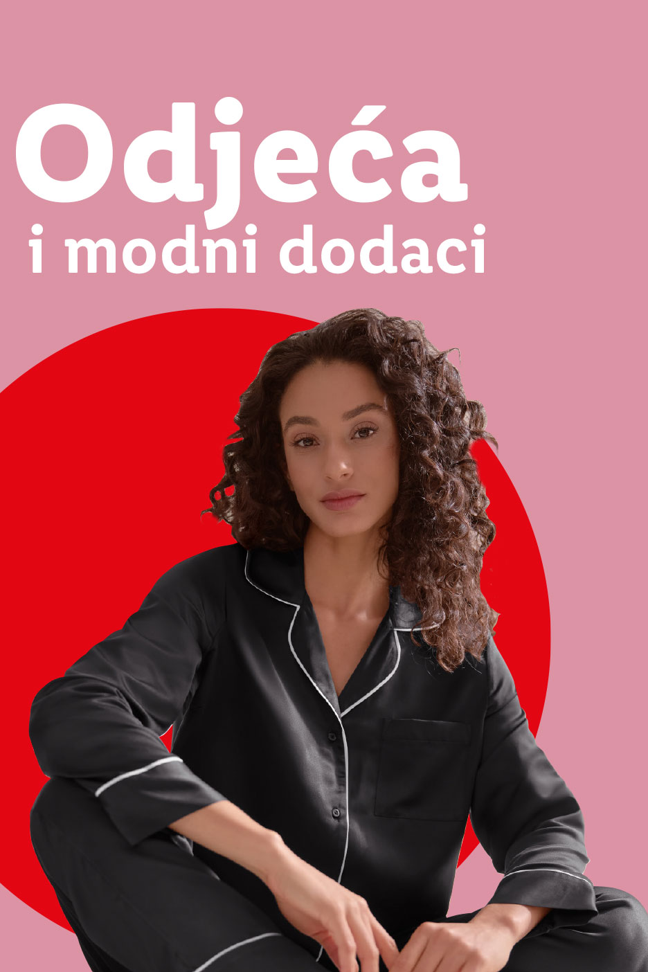 Žena u crnoj pidžami s bijelim obrubom, s tekstom 'Odjeća i modni dodaci'.